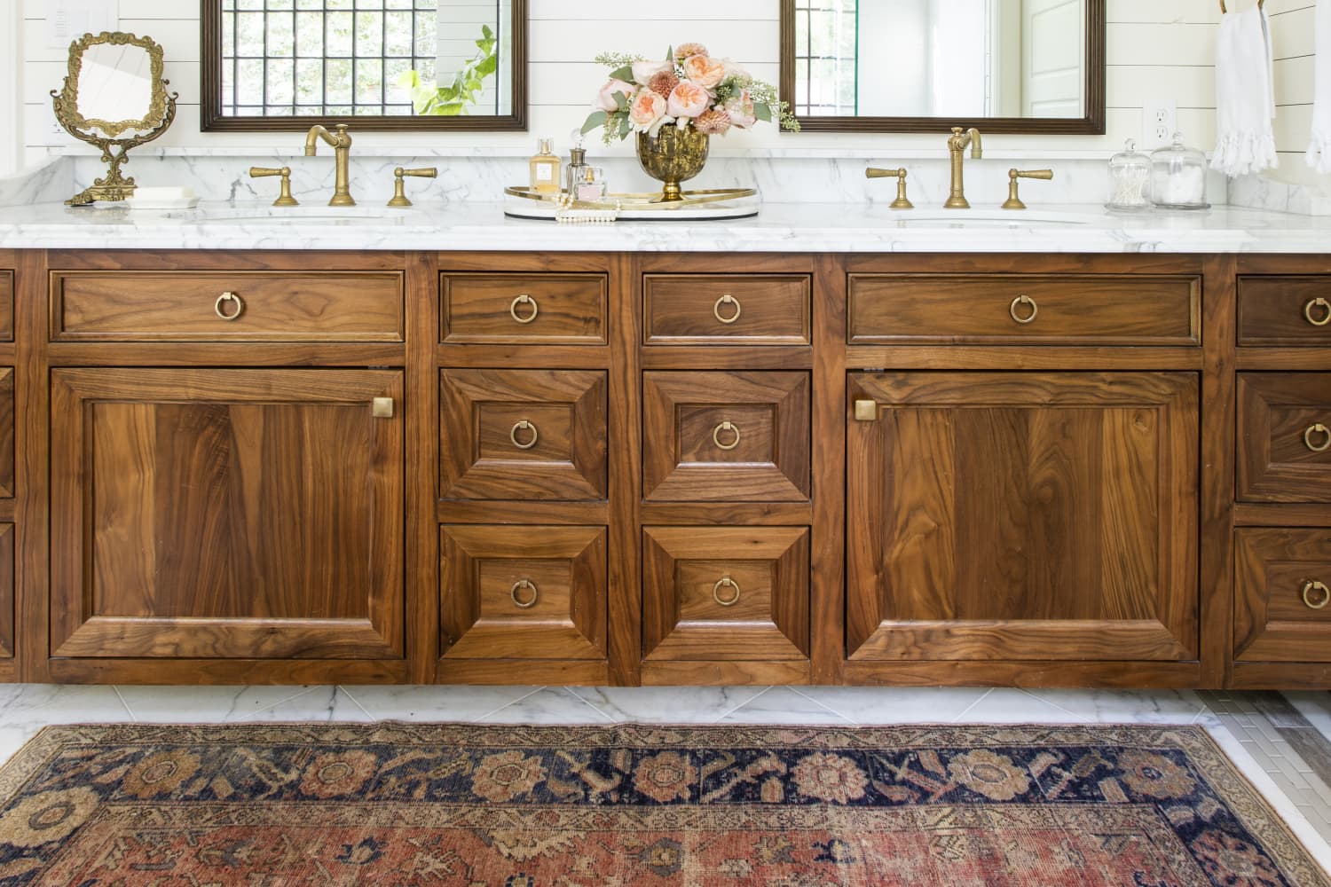 The Best Ways to Replace Your Bathroom's Hardware | Apartment Therapy